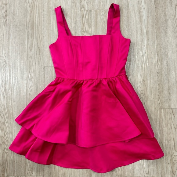 Bow back tiered mini dress nwot - Picture 4 of 5